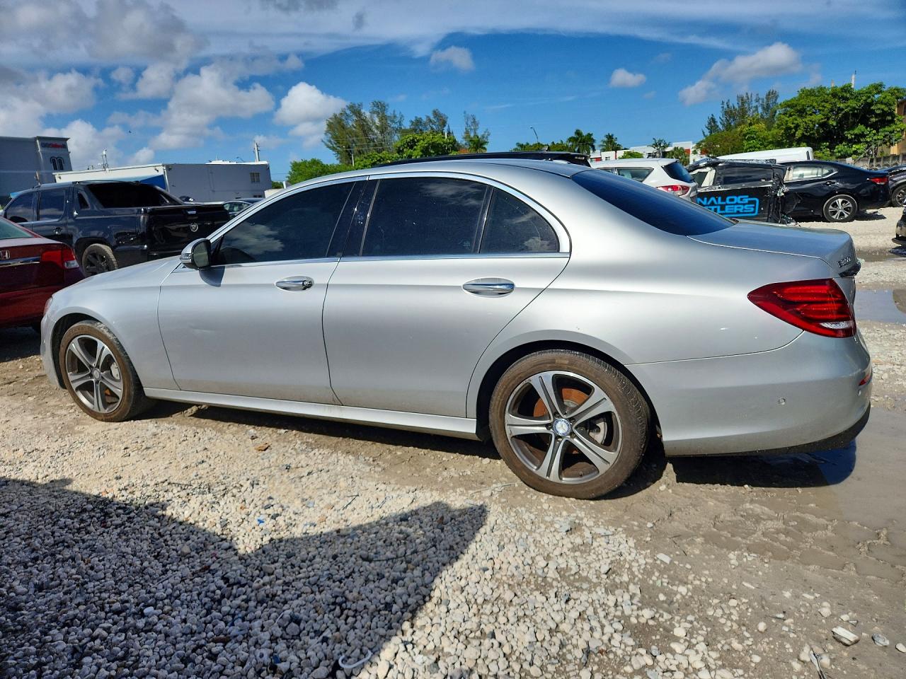 2017 Mercedes-Benz E-class VIN WDDZF4KB7HA158424 photo 2