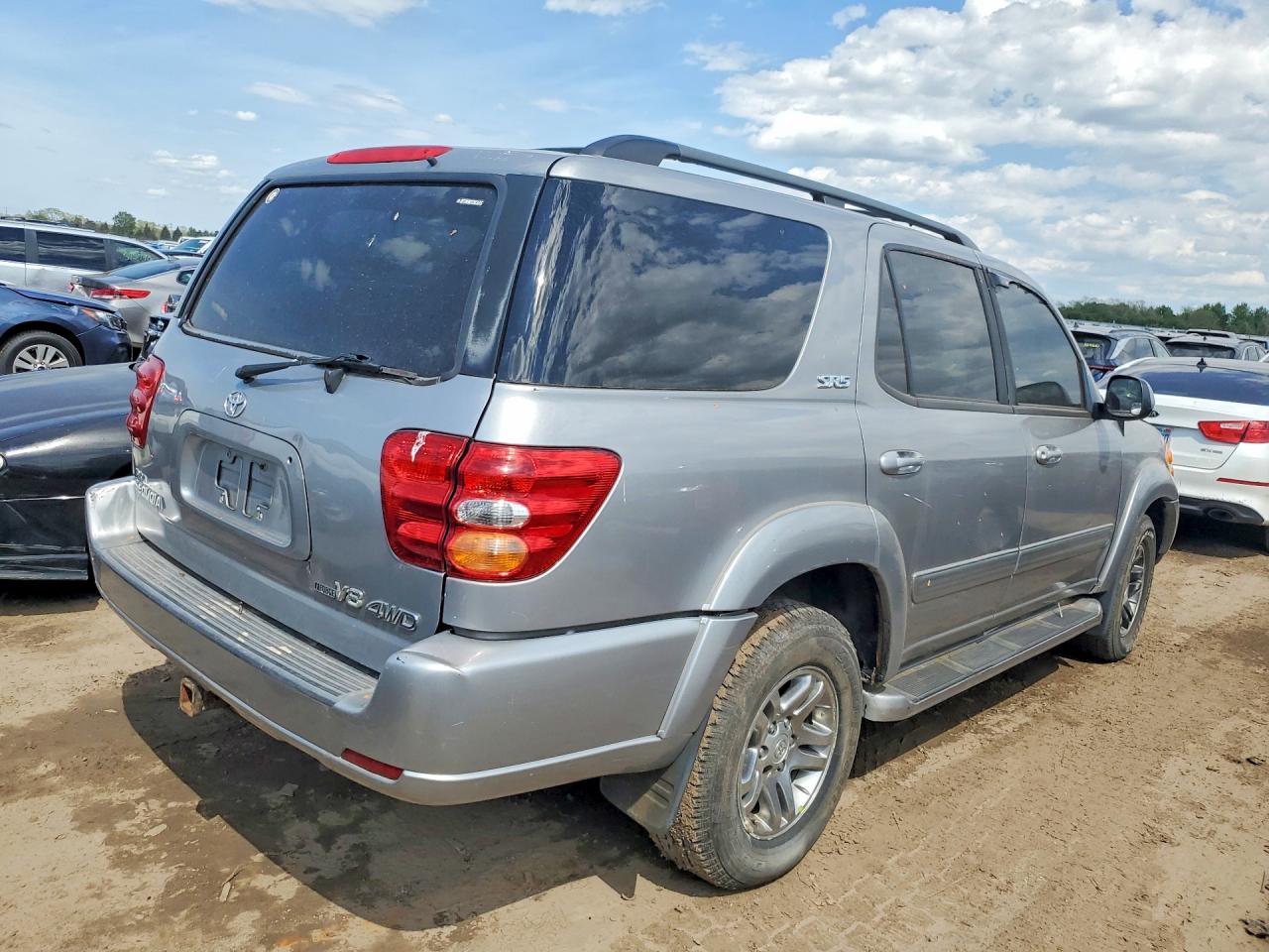 2003 Toyota Sequoia VIN 5TDBT44A73S196692 photo 3