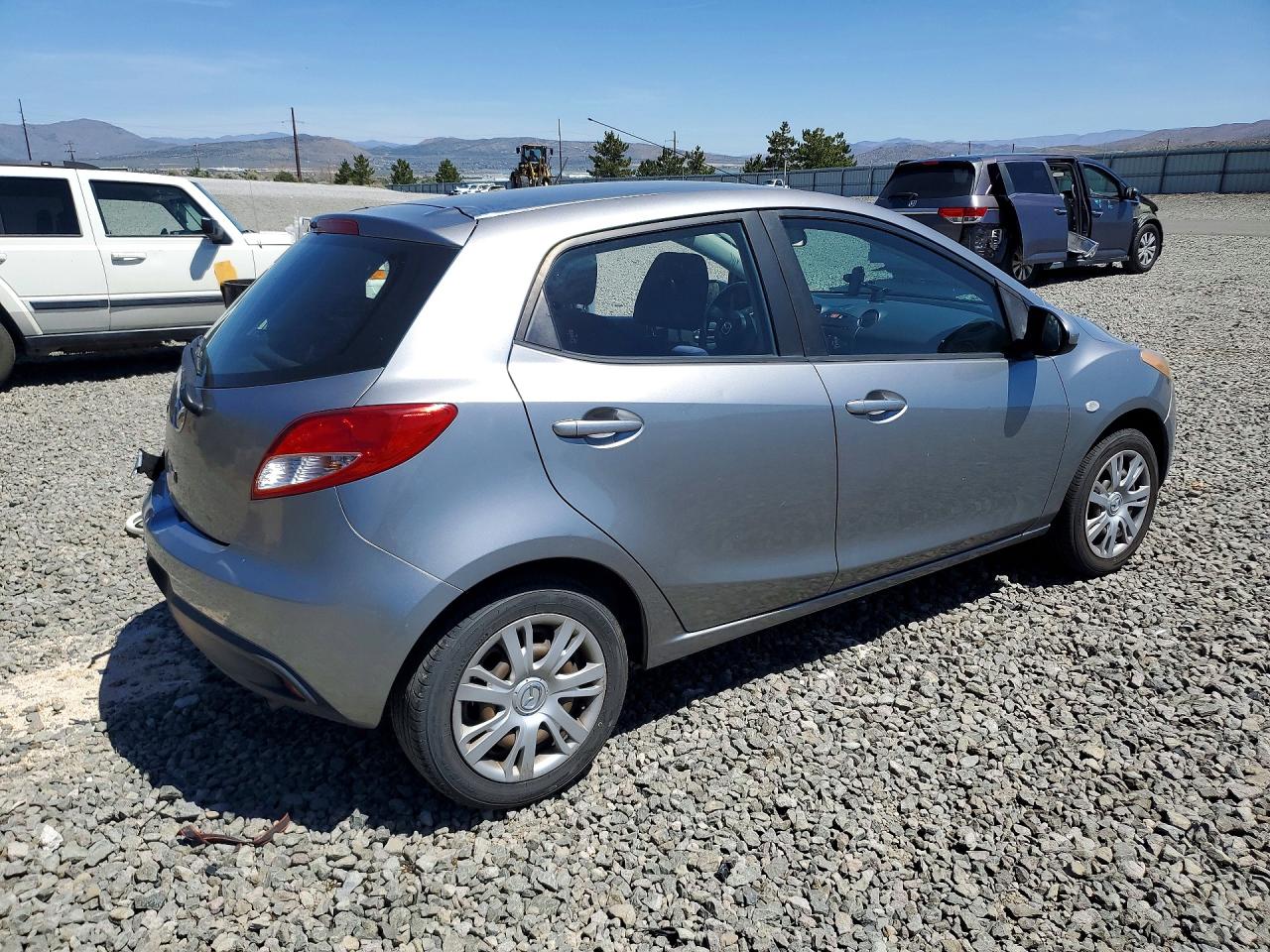 2014 Mazda 2 VIN JM1DE1KZ6E0187014 photo 3