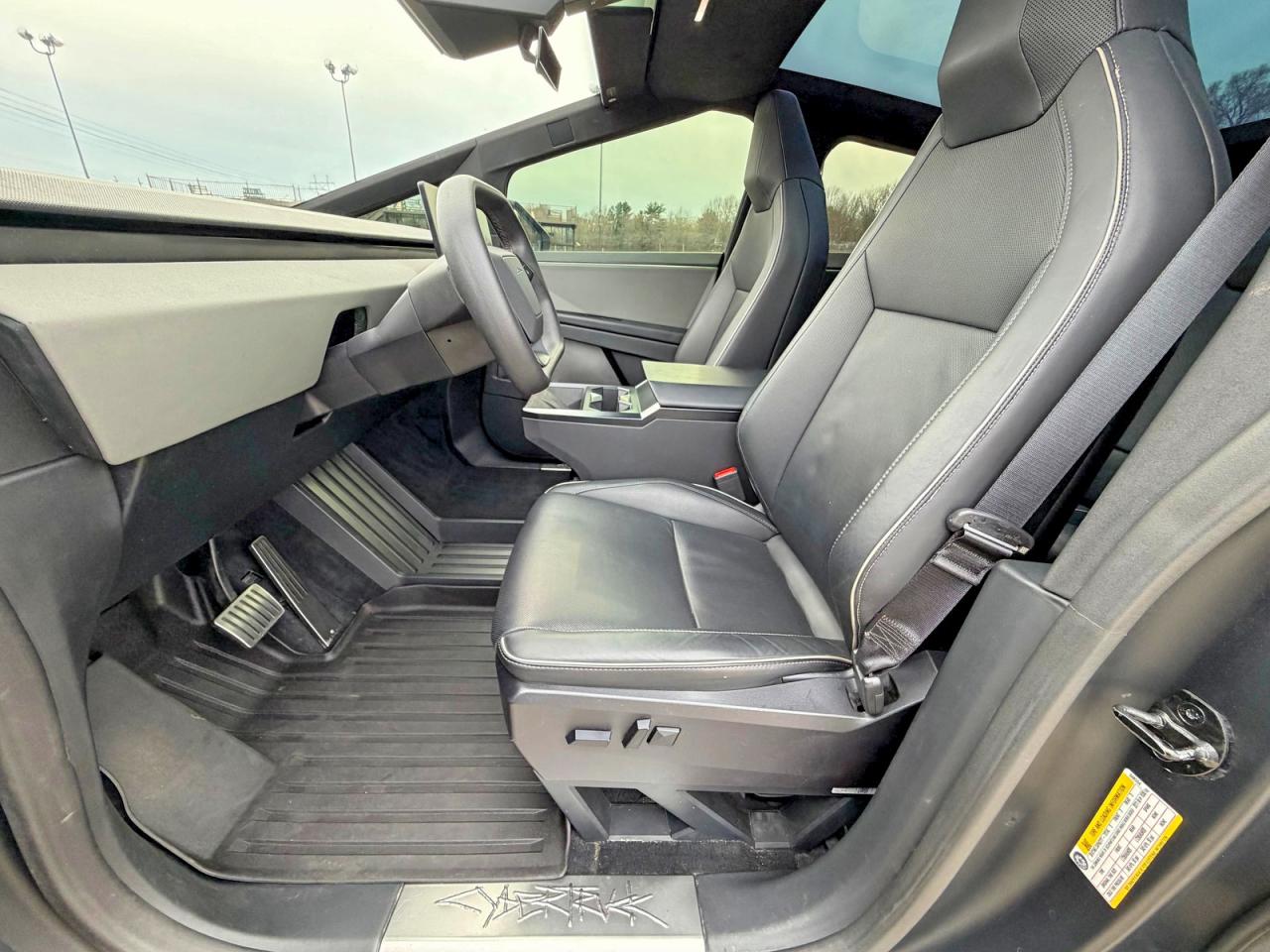 2024 Tesla Cybertruck VIN 7G2CEHEE3RA048554 photo 7
