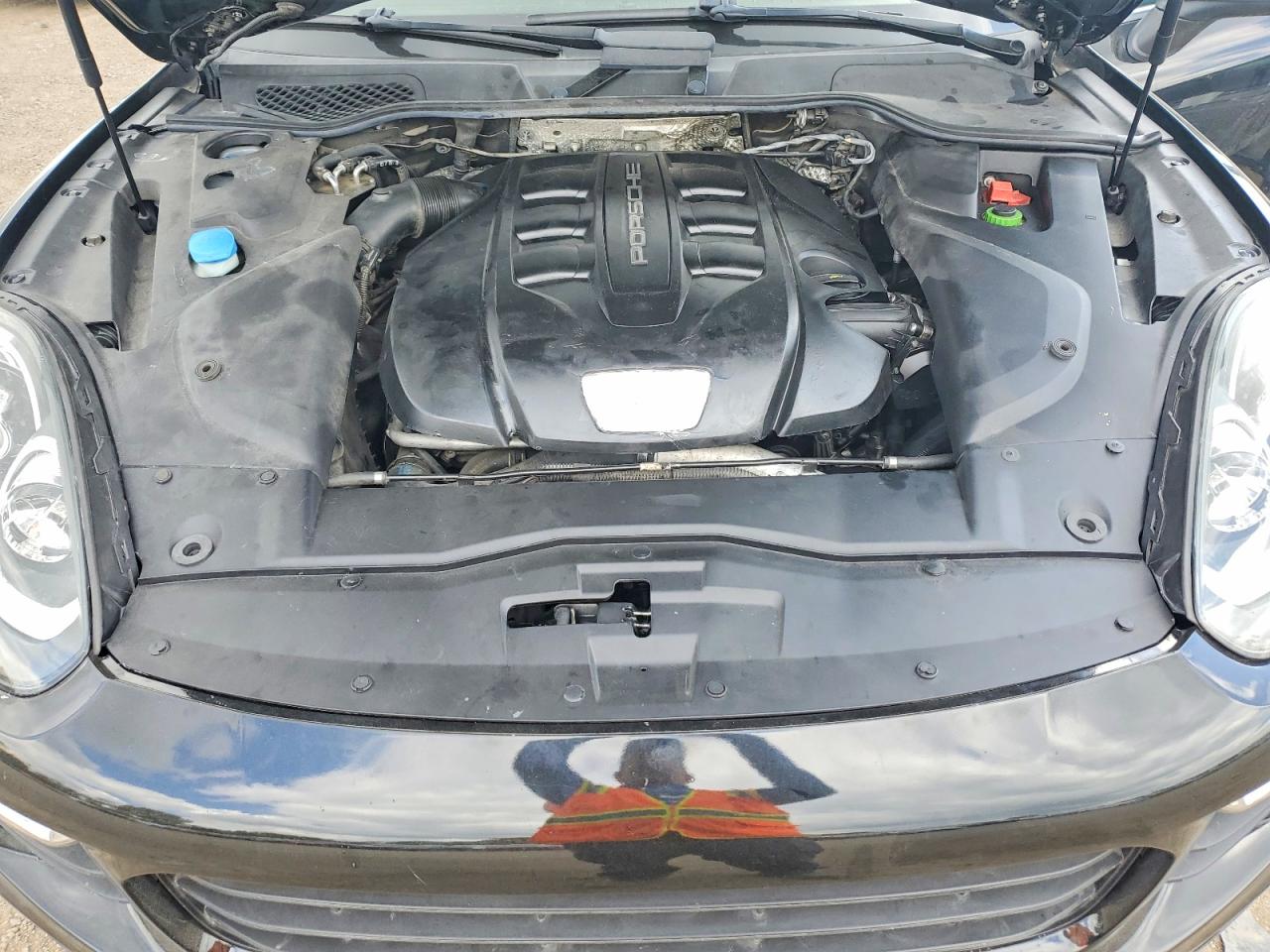 2016 Porsche Cayenne VIN WP1AF2A26GLA40525 photo 12