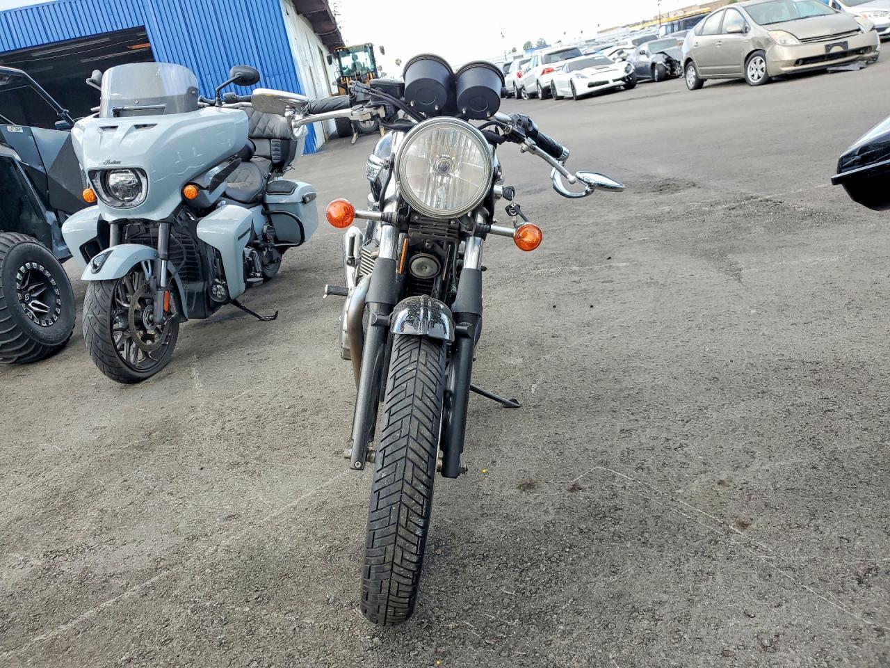 2011 TRIUMPH Thruxton VIN SMT920K14BT481557 photo 2