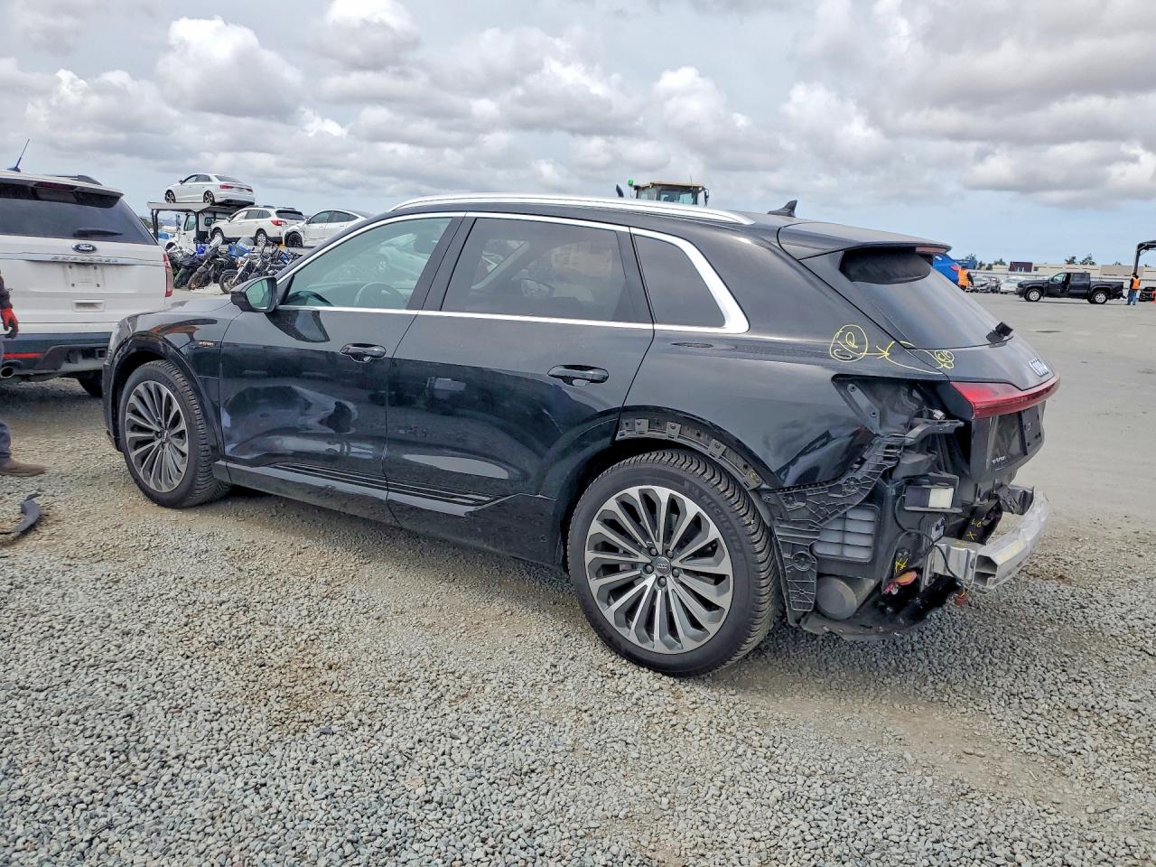 2019 AUDI E-tron VIN WA1VABGE2KB008490 photo 2