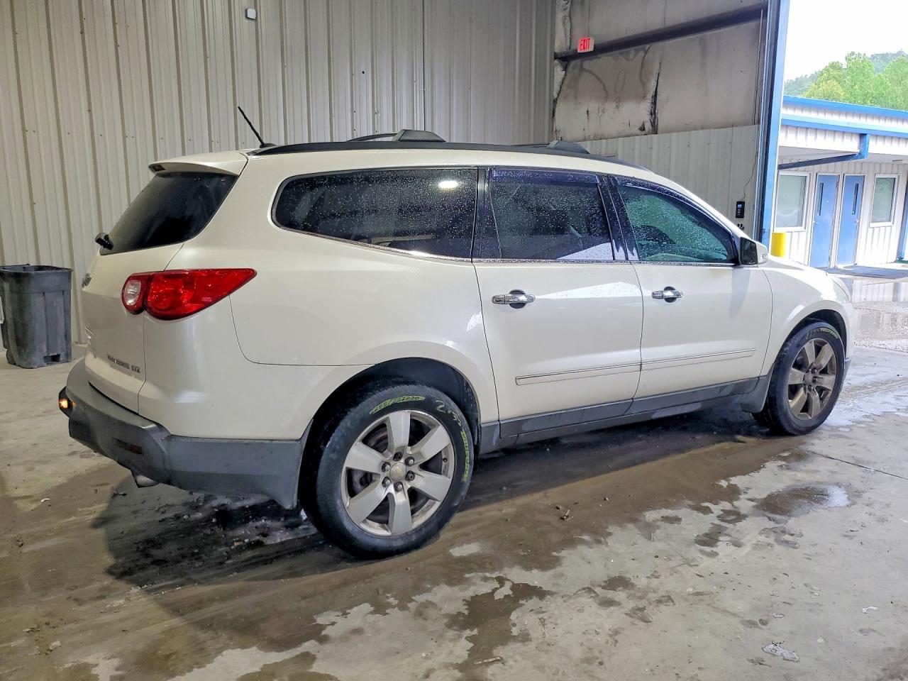 2011 Chevrolet Traverse VIN 1GNKVLED3BJ204867 photo 3