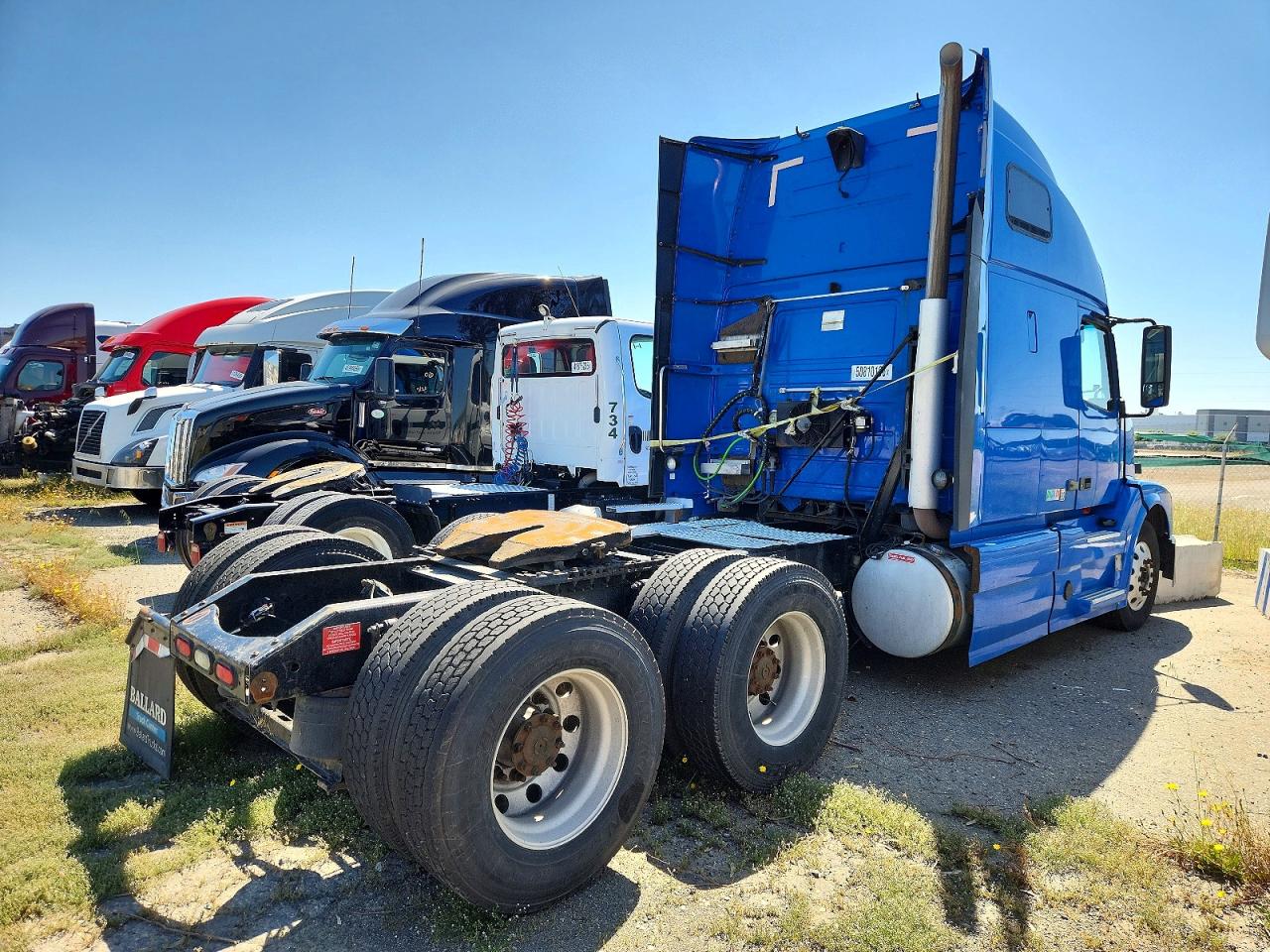 2015 Volvo Vn VIN 4V4NC9EH5FN926054 photo 4
