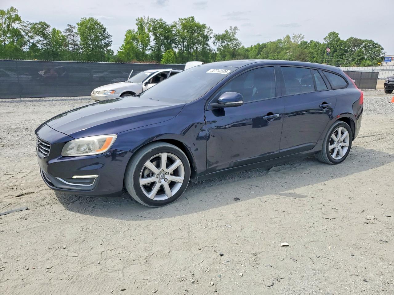 2017 Volvo V60 VIN YV140MEJ3H1345422 photo 1