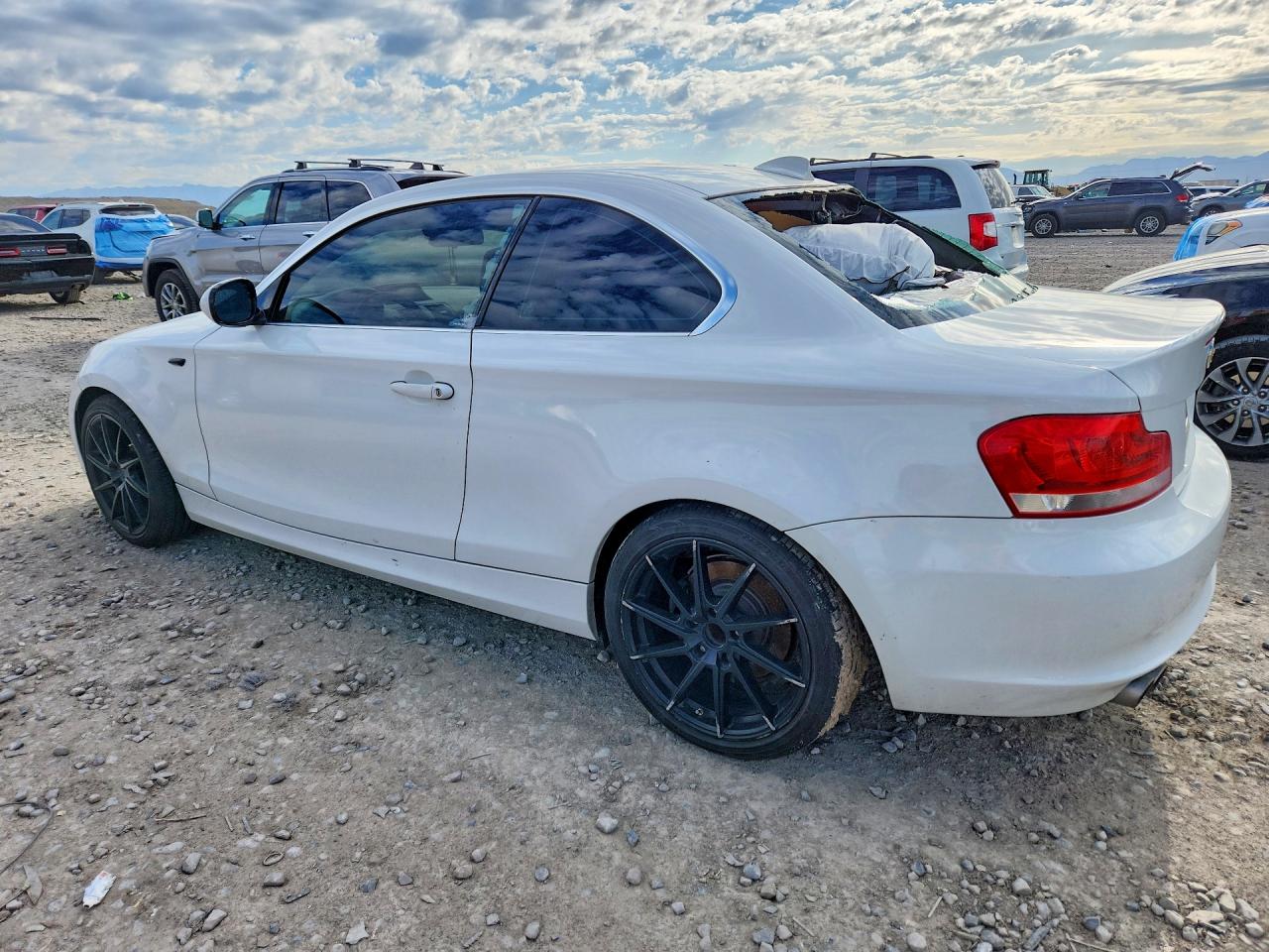 2013 BMW 1 series VIN WBAUP9C58DVS95279 photo 2