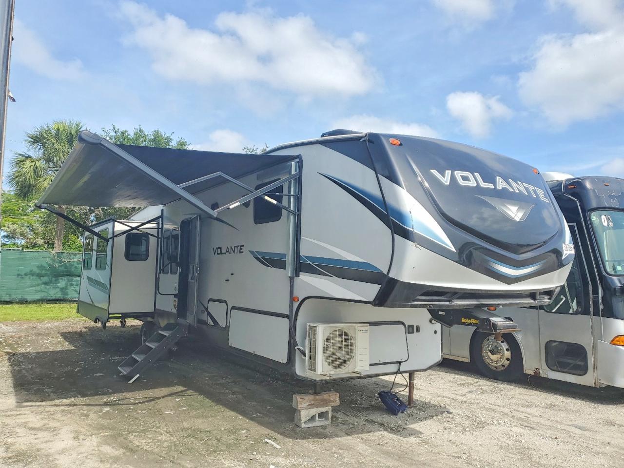 2021 KEYSTONE Trailer VIN 4YDF37021M6360714 photo 1
