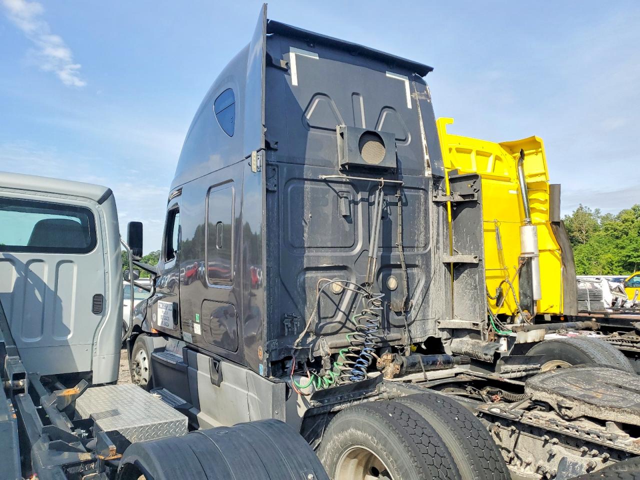 2019 FREIGHTLINER All other VIN 3AKJHHDR1KSKB5465 photo 3