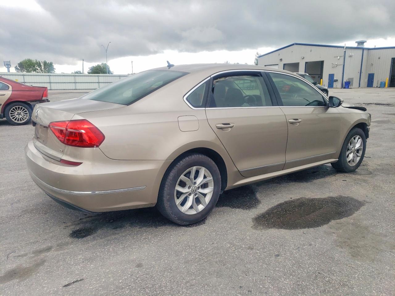 2016 Volkswagen Passat VIN 1VWAT7A38GC036196 photo 3