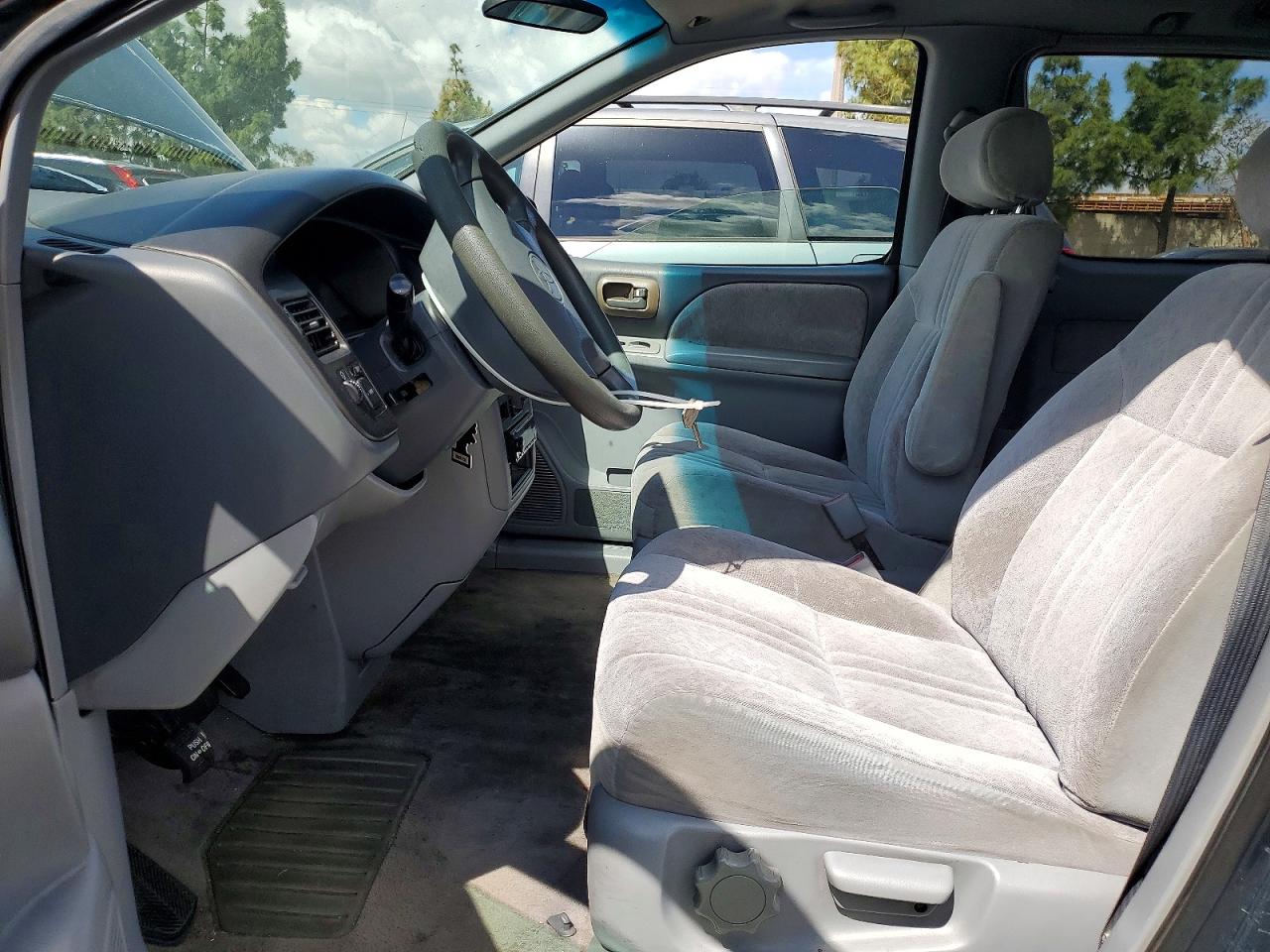 1998 Toyota Sienna VIN 4T3ZF13C6WU025460 photo 7