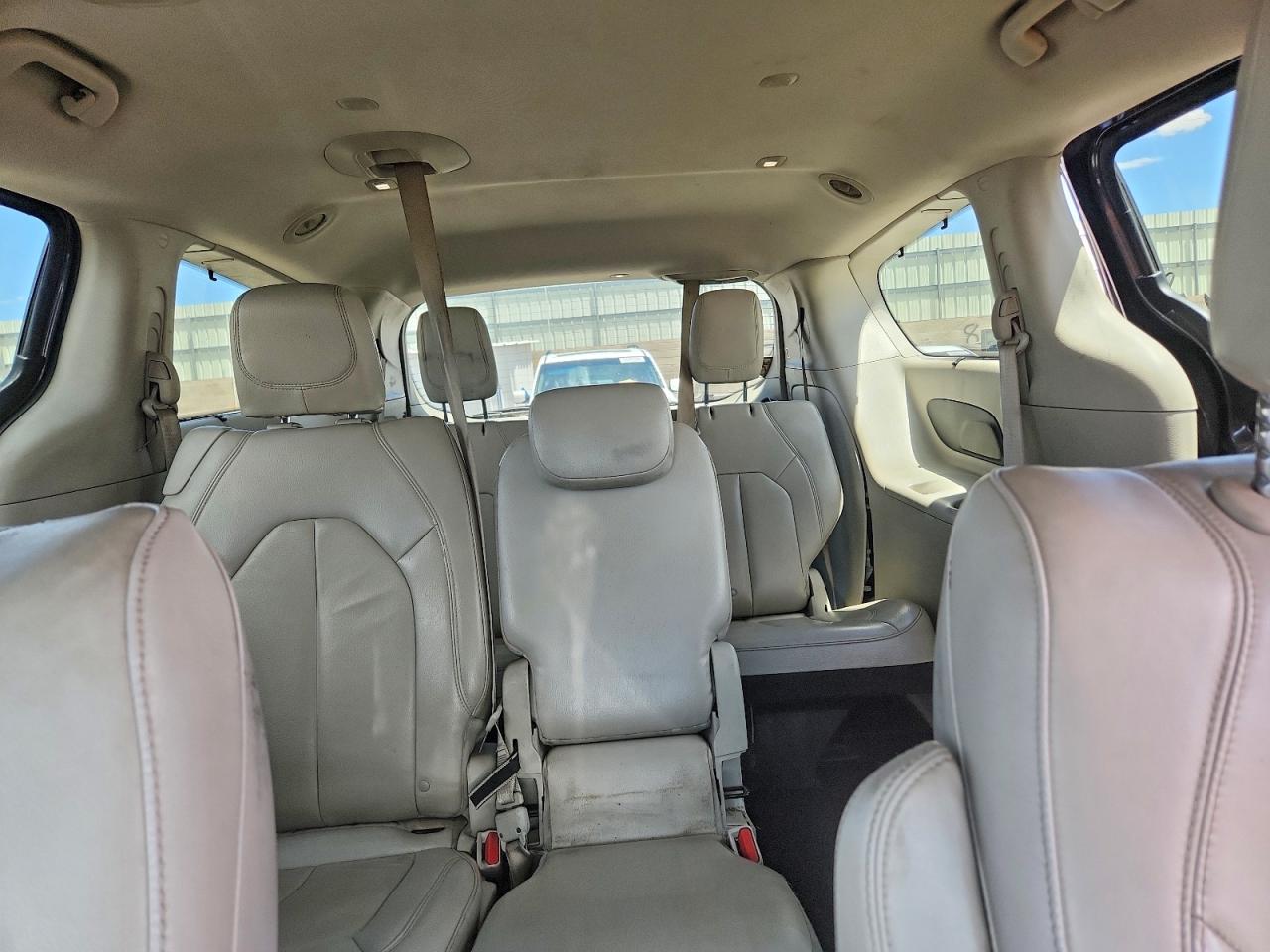 2017 Chrysler Pacifica VIN 2C4RC1BG4HR513090 photo 10