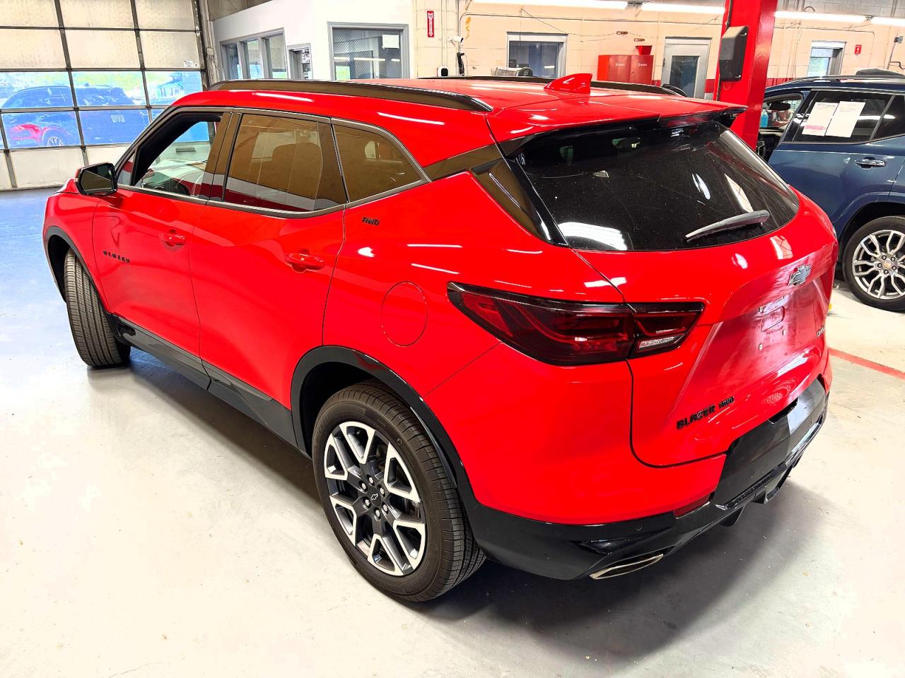 2024 Chevrolet Blazer VIN 3GNKBKRS2RS125968 photo 3