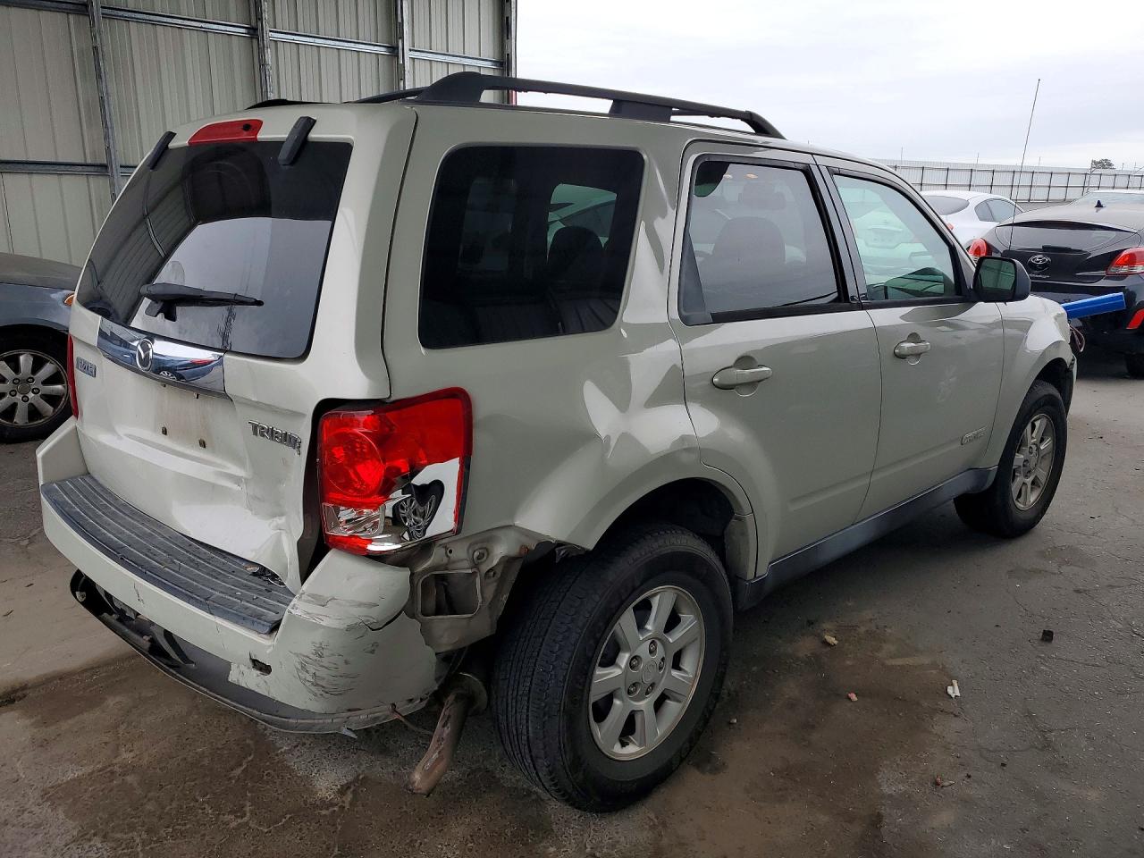 2008 Mazda Tribute VIN 4F2CZ92Z88KM20690 photo 3