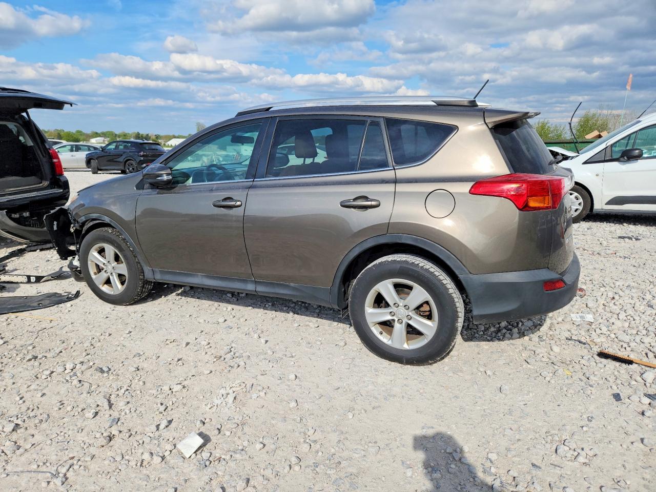 2013 Toyota Rav4 VIN 2T3RFREV0DW078990 photo 2