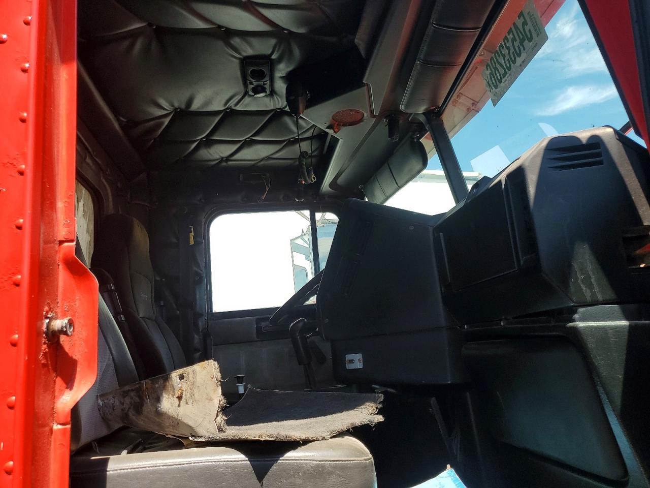 2000 FREIGHTLINER All other VIN 1FVNFWEB5YLB89716 photo 6