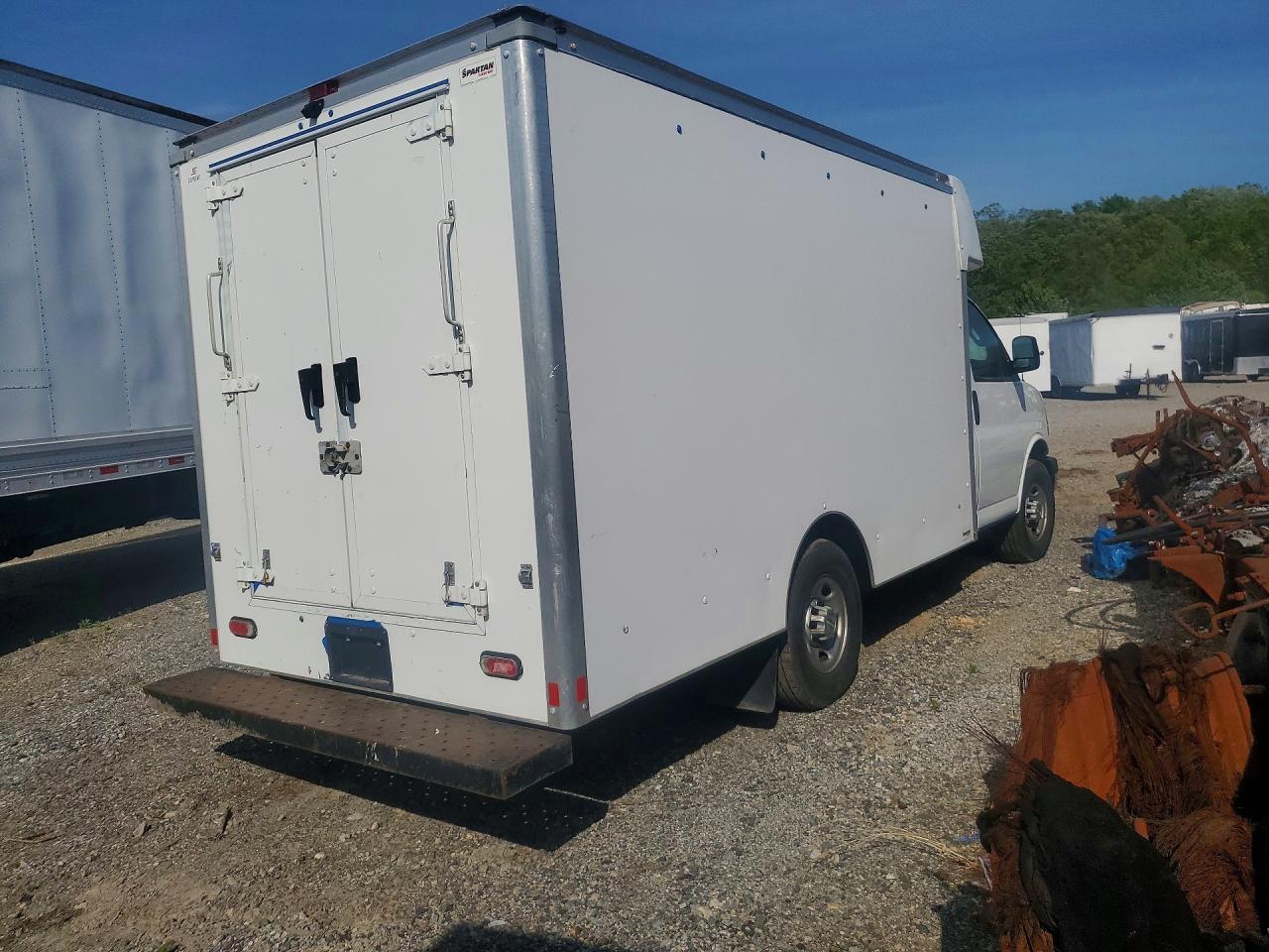 2018 CHEVROLET Express VIN 1GB0GRFG4J1309409 photo 3