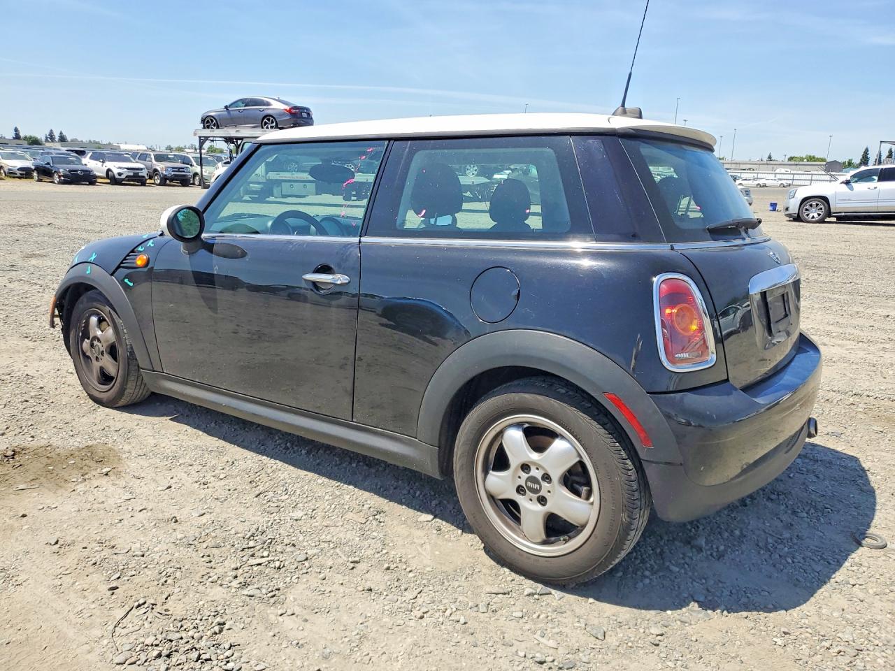 2010 MINI Cooper VIN WMWMF3C53ATZ65232 photo 2