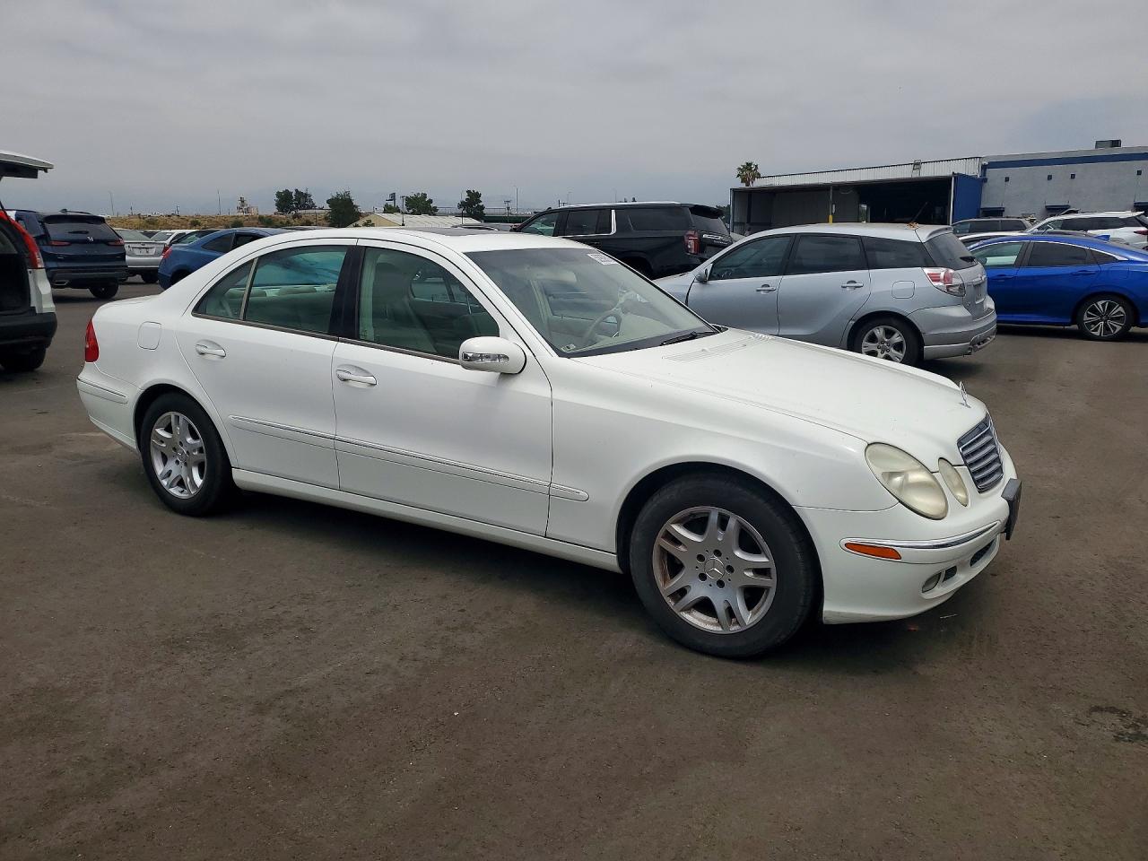 2005 MERCEDES-BENZ E-class VIN WDBUF65J95A678489 photo 4