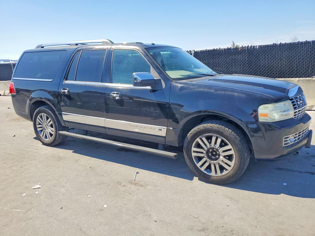 2009 Lincoln Navigator VIN 5LMFL28589EJ01986 photo 4