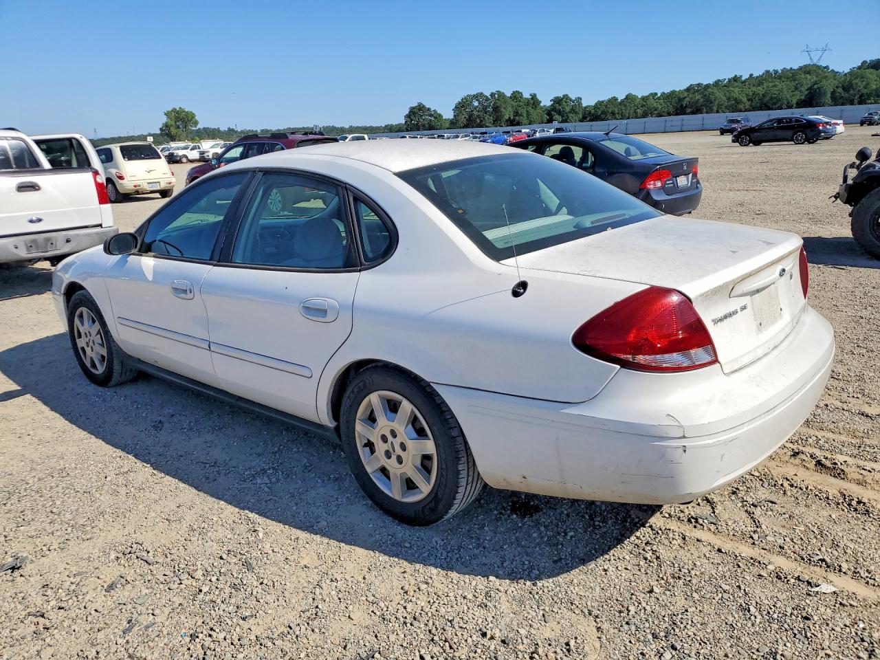 2007 Ford Taurus VIN 1FAFP53U77A187751 photo 2