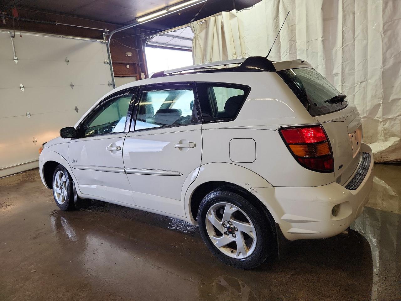 2005 Pontiac Vibe VIN 5Y2SM638X5Z471738 photo 2