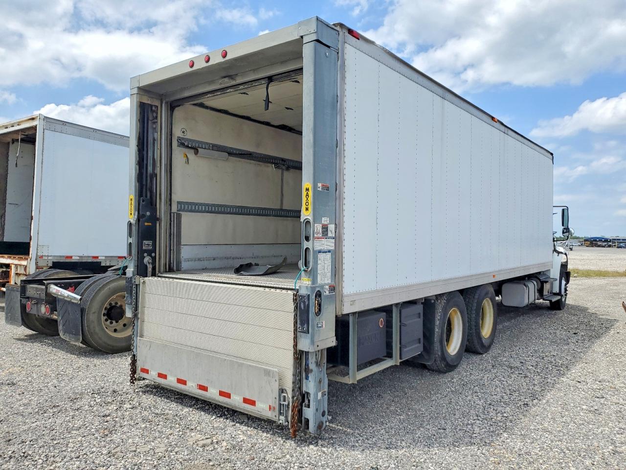 2017 FREIGHTLINER All other VIN 3ALHCYCY7HDJH0174 photo 4