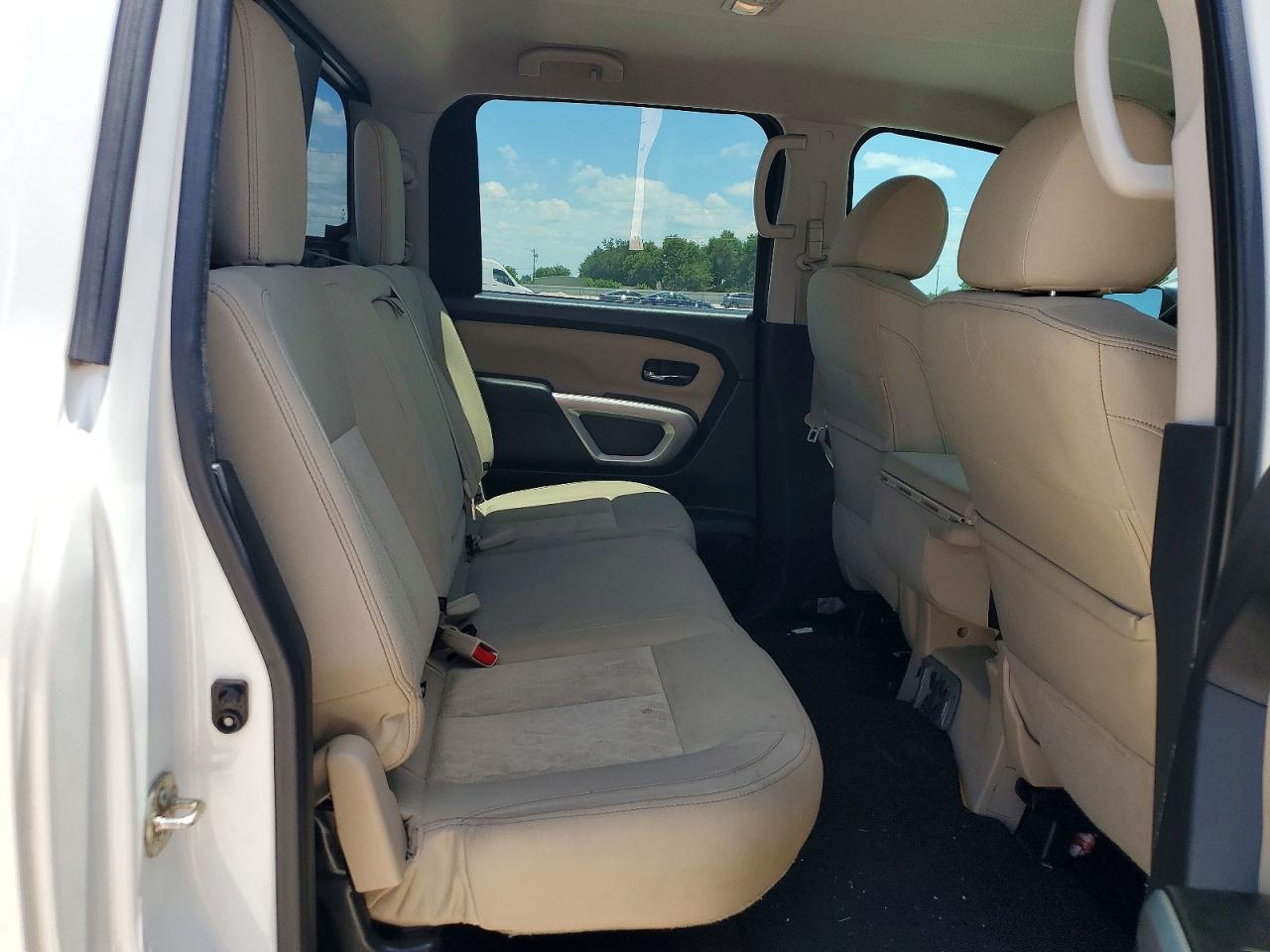 2017 Nissan TITAN VIN 1N6AA1EK3HN533165 photo 10