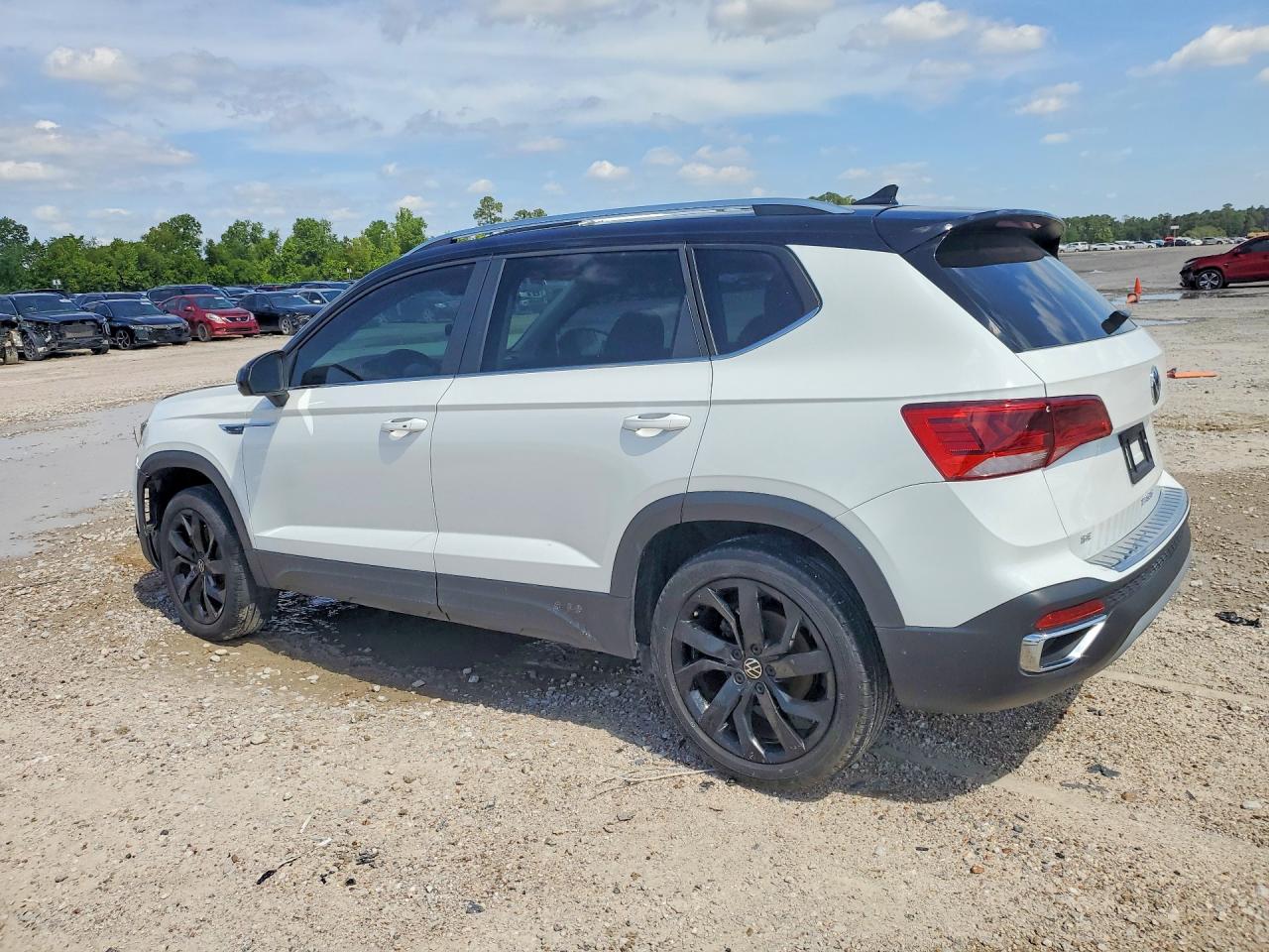 2024 Volkswagen All other VIN 3VVEX7B25RM004291 photo 2