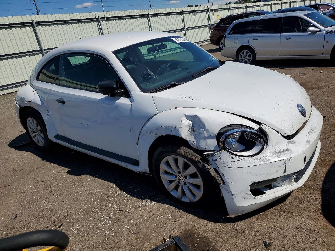 2015 Volkswagen Beetle VIN 3VWF17AT0FM636493 photo 4