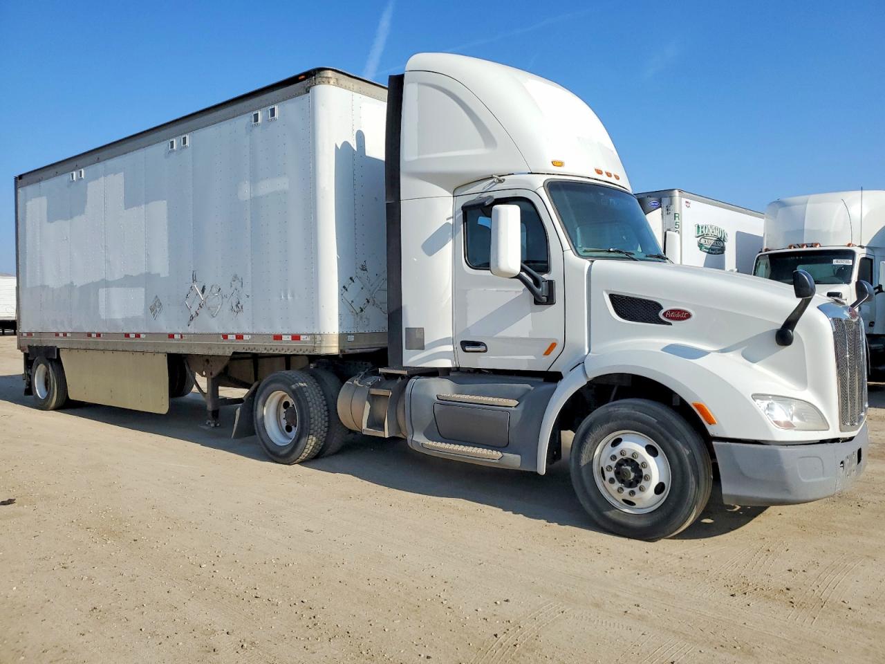 2017 PETERBILT All models VIN 1XPBA48X1HD428533 photo 1