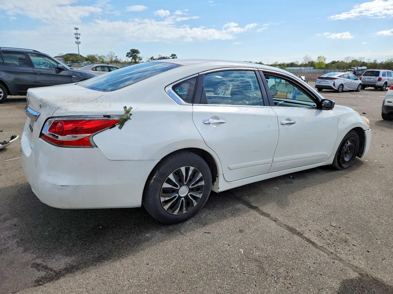 2015 Nissan Altima VIN 1N4AL3AP9FN878438 photo 3