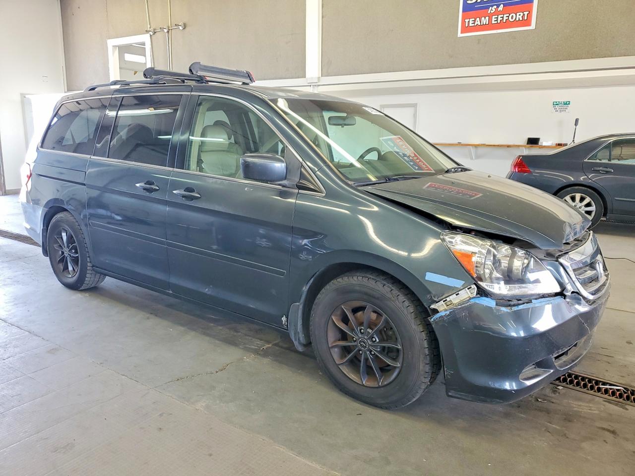 2005 Honda Odyssey VIN 5FNRL38705B136848 photo 4