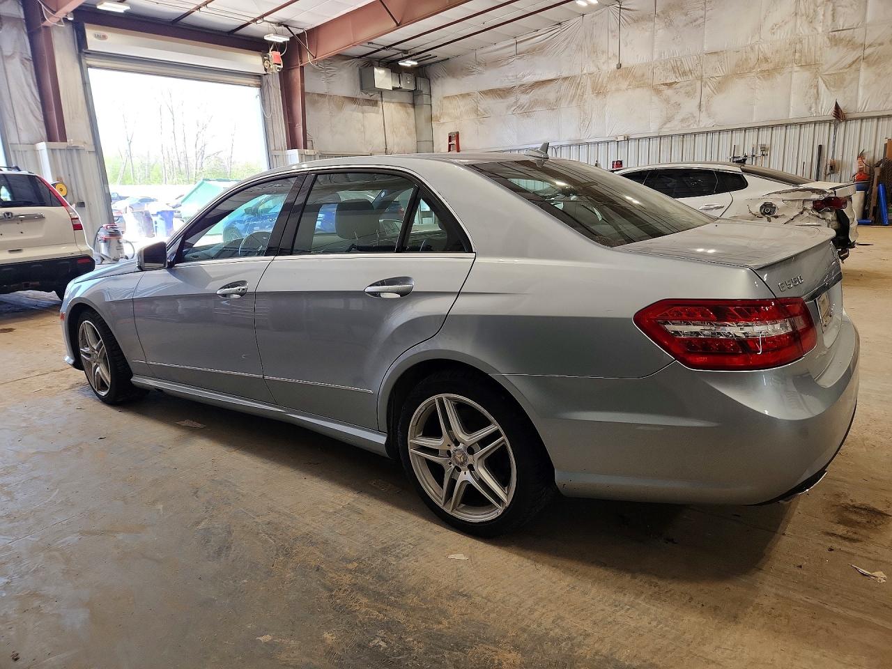 2013 Mercedes-Benz E-class VIN WDDHF9BB7DA687679 photo 2