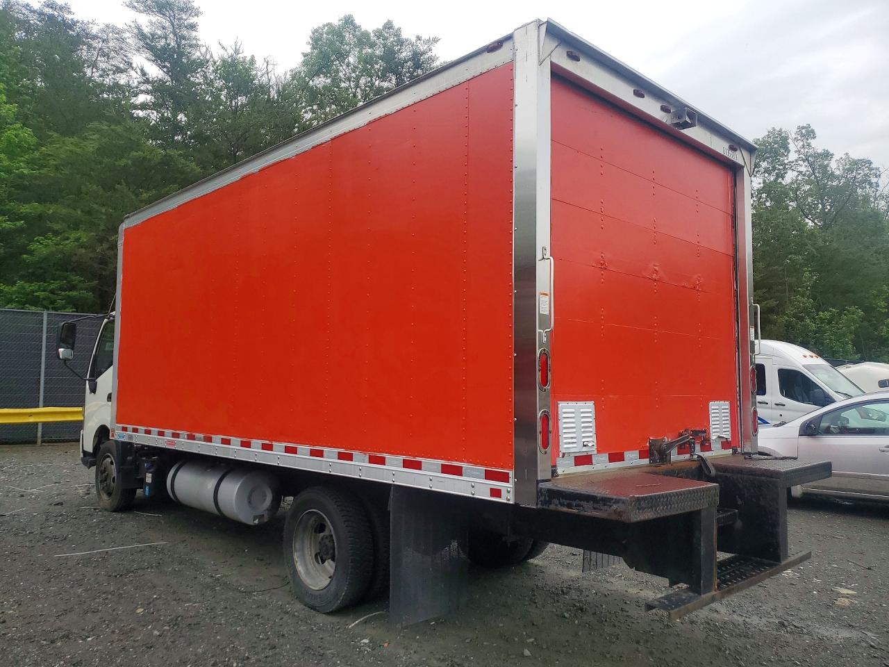 2017 HINO All other VIN JHHSDM2HXHK005758 photo 2