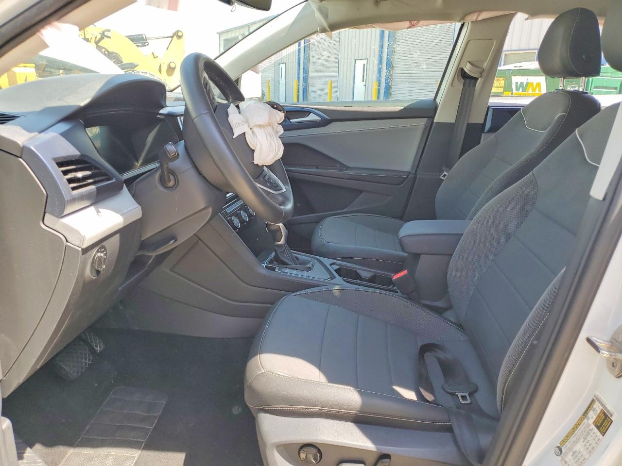 2024 Volkswagen All other VIN 3VVSX7B25RM022597 photo 7