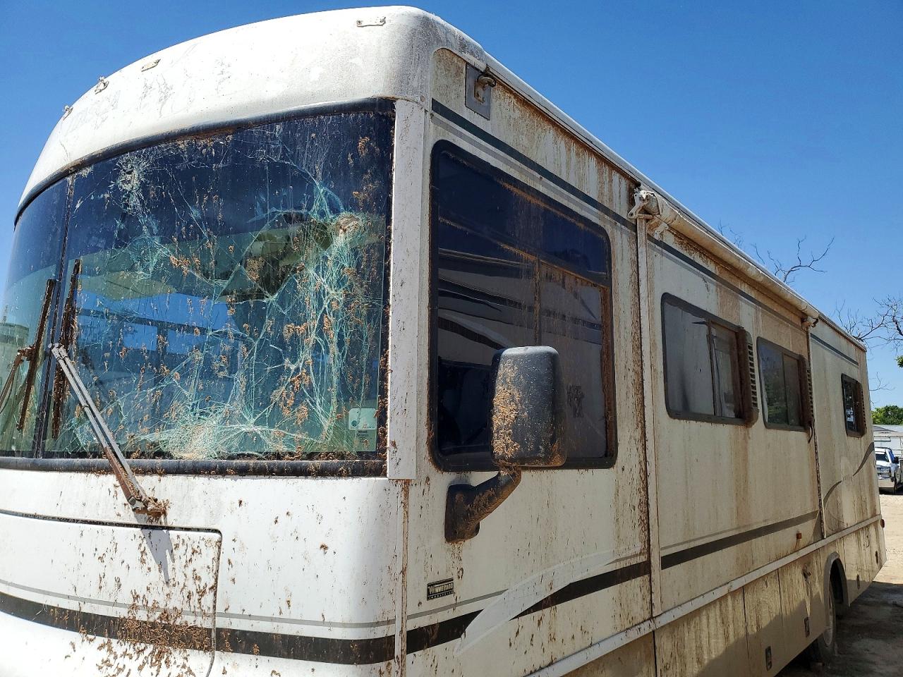 2003 Winnebago F550 VIN 1FCMF53S630A04195 photo 9