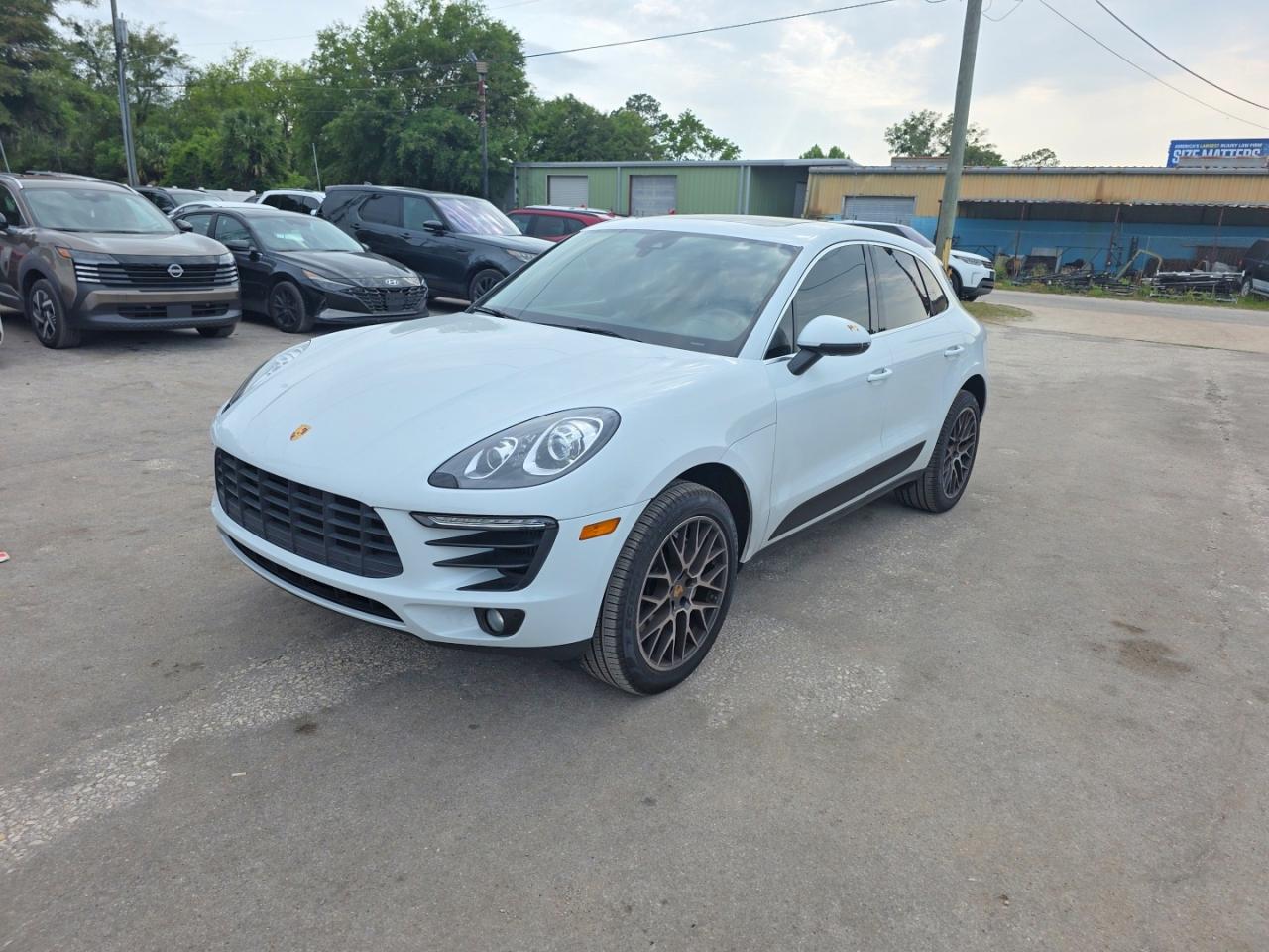 2018 Porsche Macan VIN WP1AB2A53JLB33385 photo 2