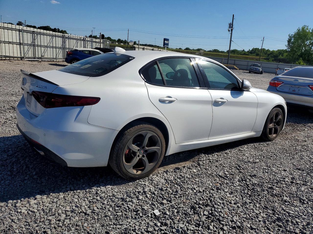 2017 Alfa Giulia VIN ZARFAEEN9H7560780 photo 3