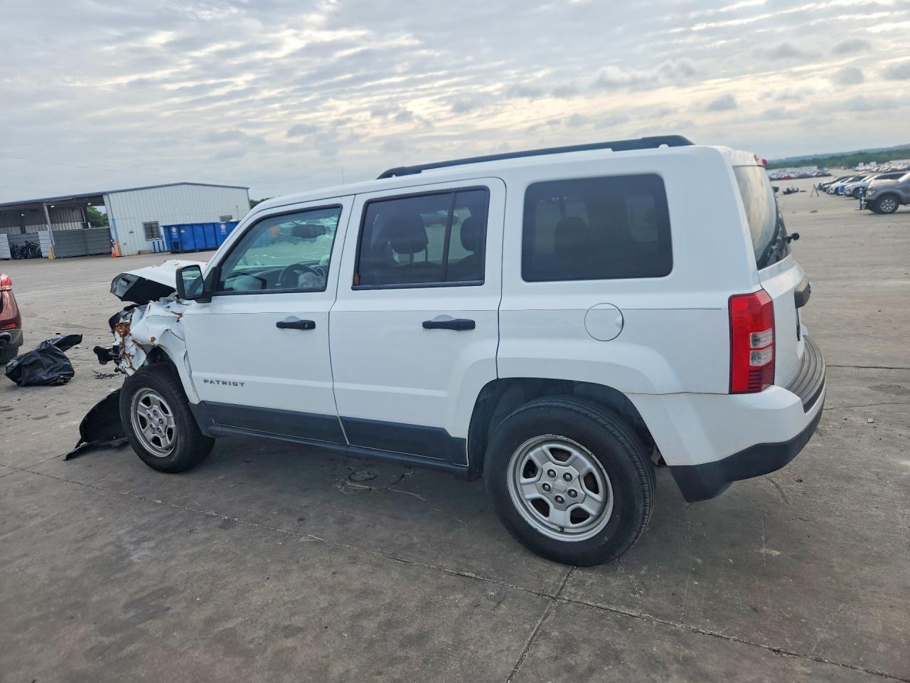2012 Jeep Patriot VIN 1C4NJPBA6CD551063 photo 2