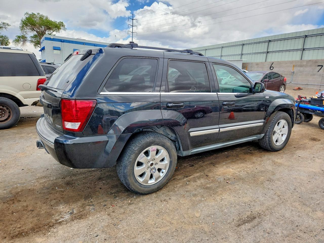 2008 Jeep Cherokee VIN 1J8HR582X8C211625 photo 3