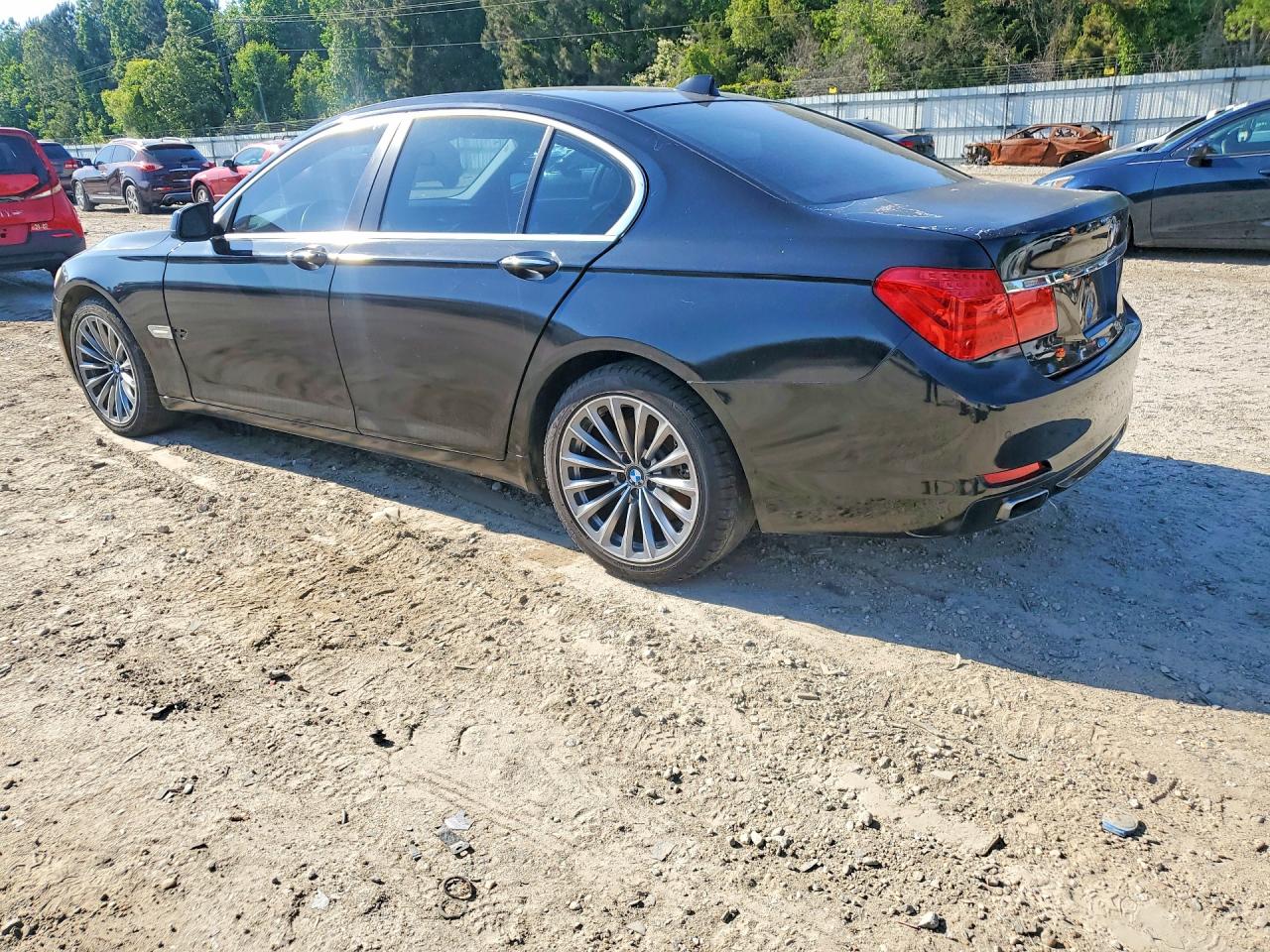 2011 BMW 7 series VIN WBAKA4C53BC612485 photo 2