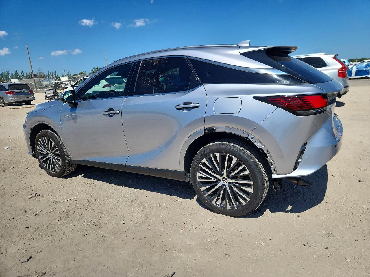 2023 Lexus Rx350 VIN JTJCHMAA8P2009139 photo 2