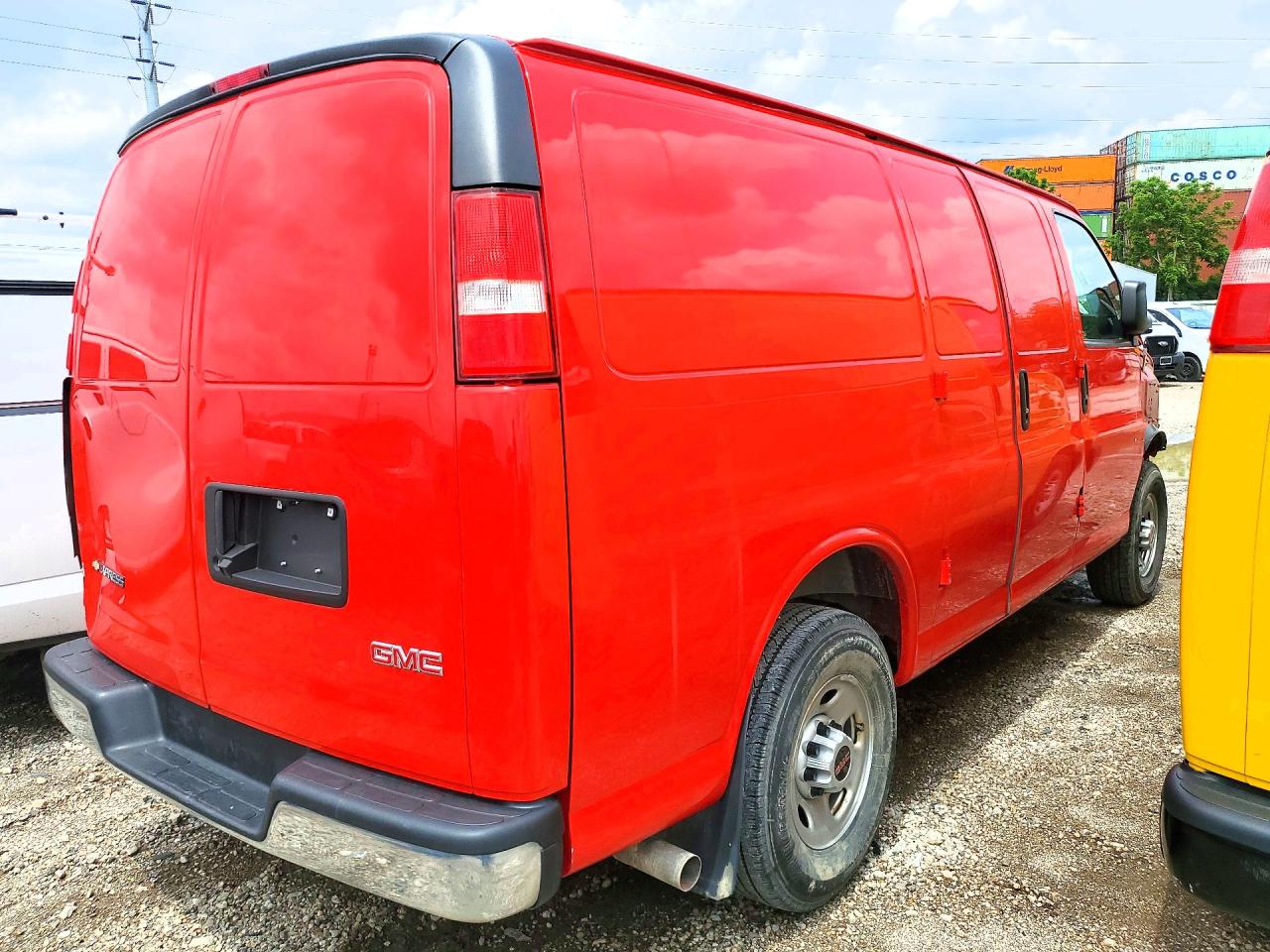 2023 GMC Savana VIN 1GTW7AFP2P1184801 photo 3
