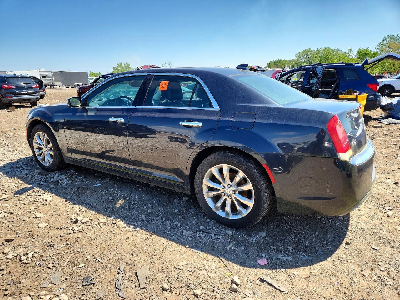 2016 Chrysler 300 VIN 2C3CCAKG1GH296046 photo 2