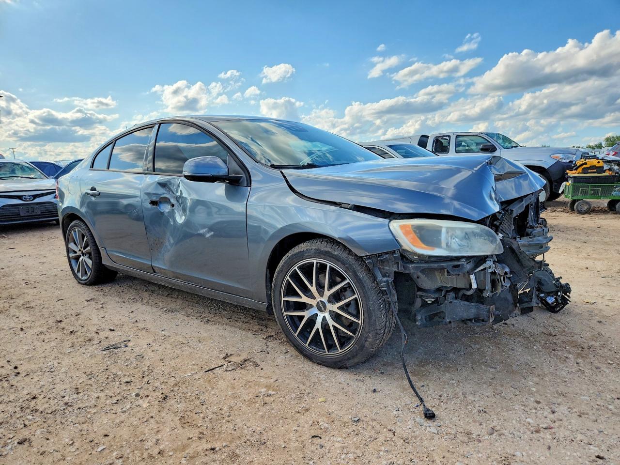 2017 Volv S60 VIN YV126MFL3H2426159 photo 4