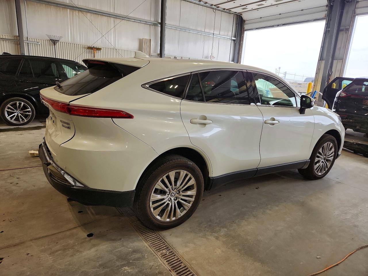 2021 Toyota Venza VIN JTEAAAAH8MJ006409 photo 3