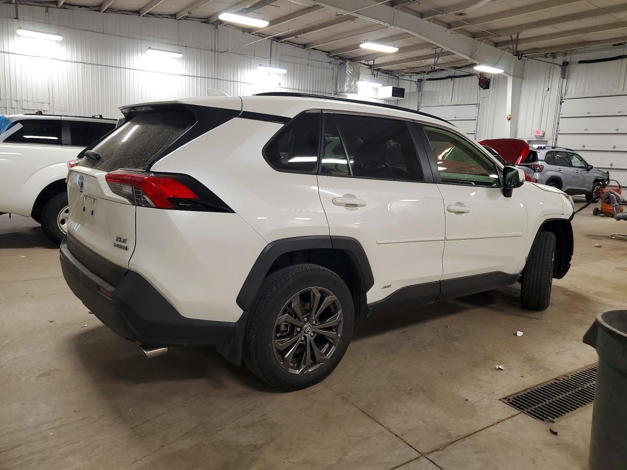 2022 Toyota Rav4 VIN JTMB6RFV0ND529589 photo 3