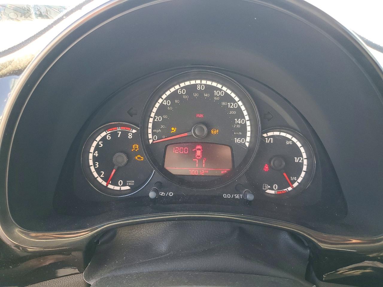 2015 Volkswagen Beetle VIN 3VWF17AT0FM636493 photo 9