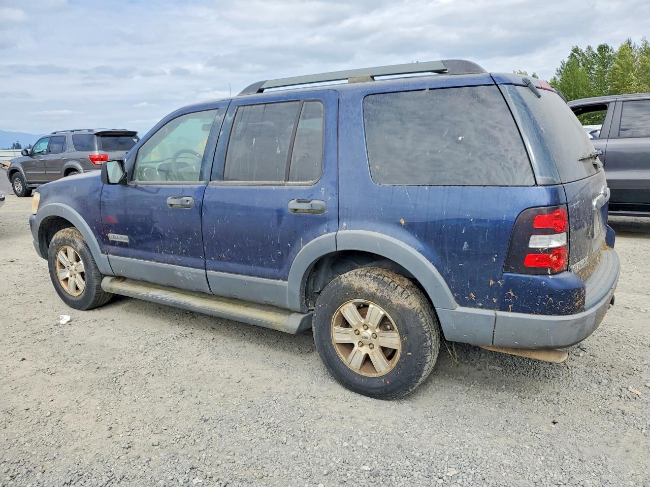 2006 Ford Explorer VIN 1FMEU73E26UB35410 photo 2